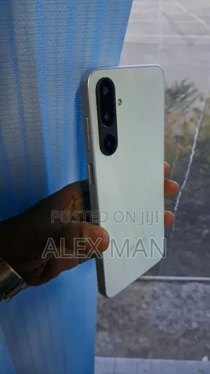 Photo - New Samsung Galaxy M16 128 GB Green