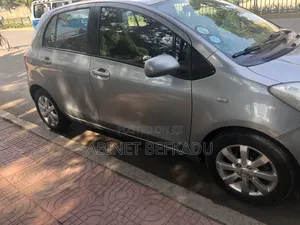 Toyota Yaris 2009 Gray