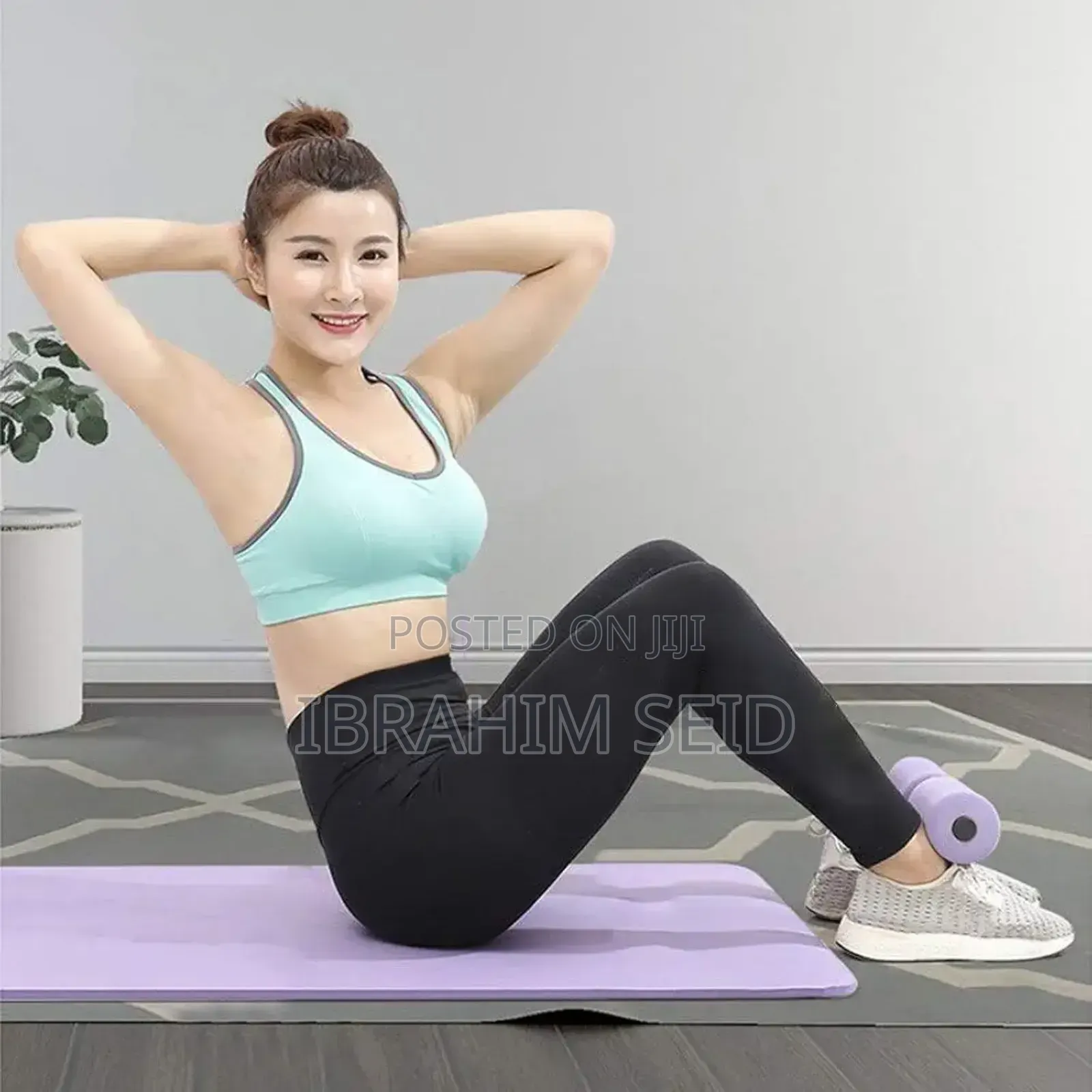 Self-Suction Sit Up Bar It Is Compact and Lightweight