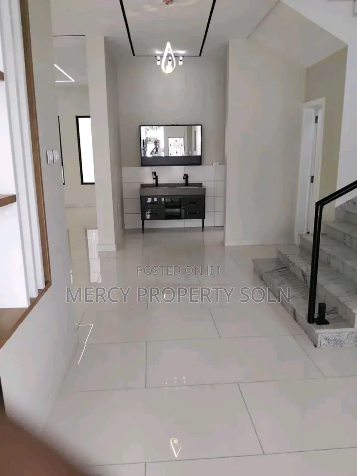 Furnished 8bdrm House in Bole for sale