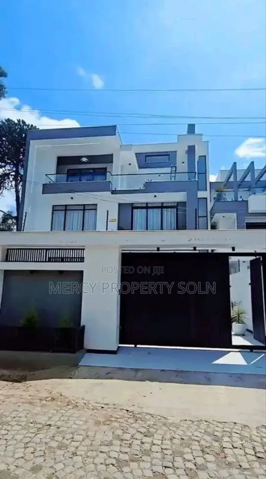 Furnished 8bdrm House in Bole for sale