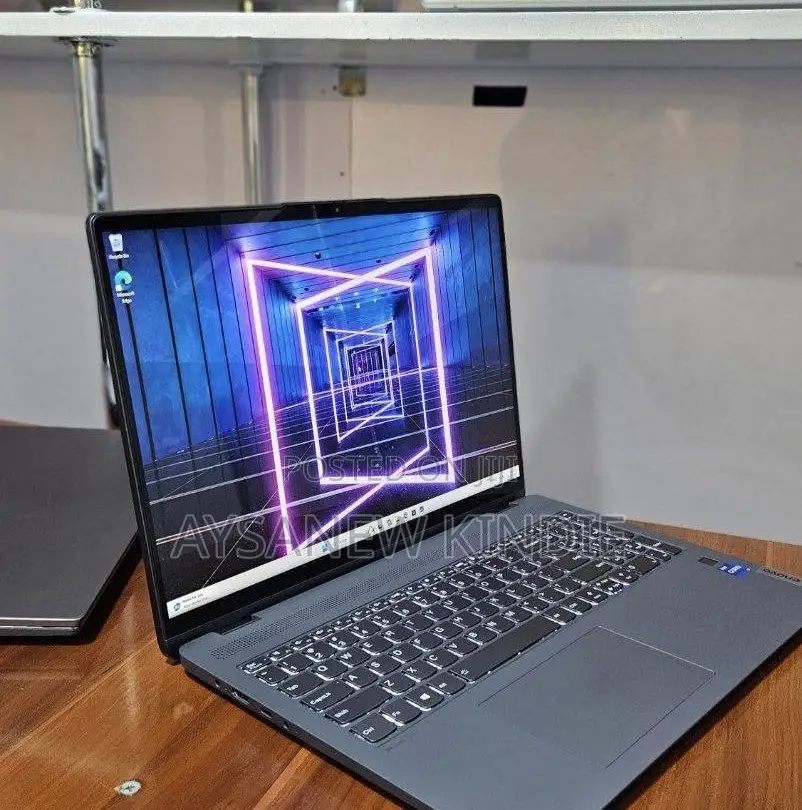 New Laptop Lenovo Yoga 7i 16GB Intel Core I7 SSD 512GB