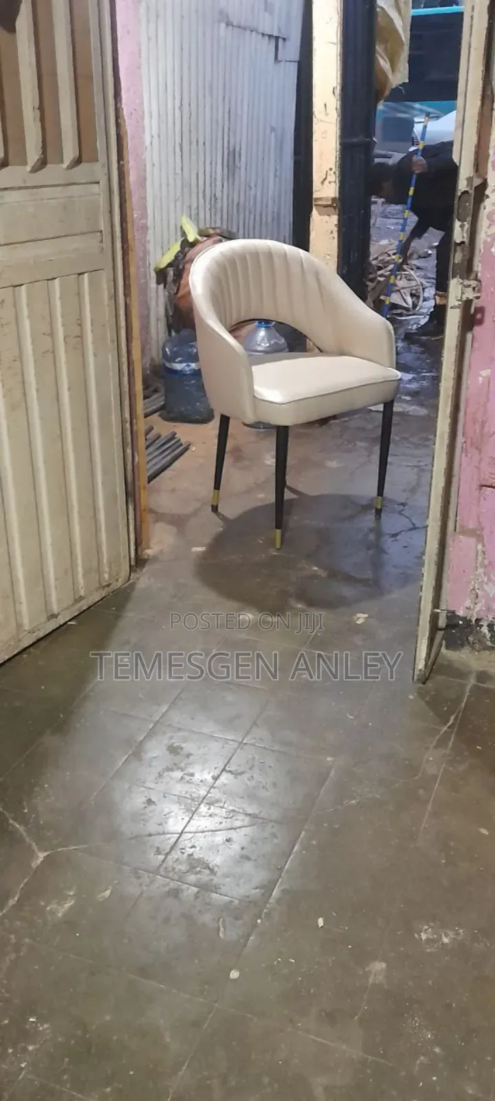 ለቤት ለካፌ እና ለሆቴል የሚሆኑ ወንበሮች