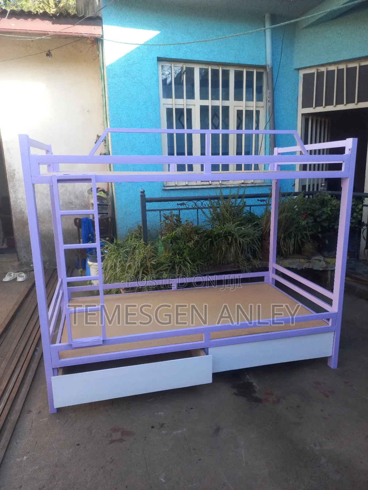 በጣም ዘመናዊ ተደራራቢ አልጋ