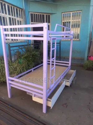 በጣም ዘመናዊ ተደራራቢ አልጋ