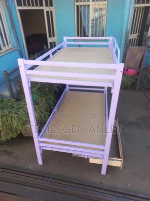 በጣም ዘመናዊ ተደራራቢ አልጋ