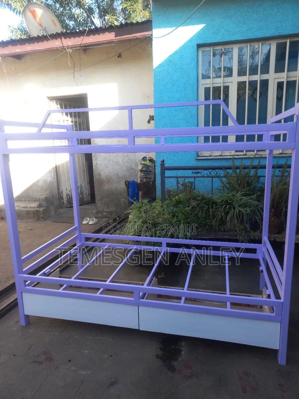 በጣም ዘመናዊ ተደራራቢ አልጋ