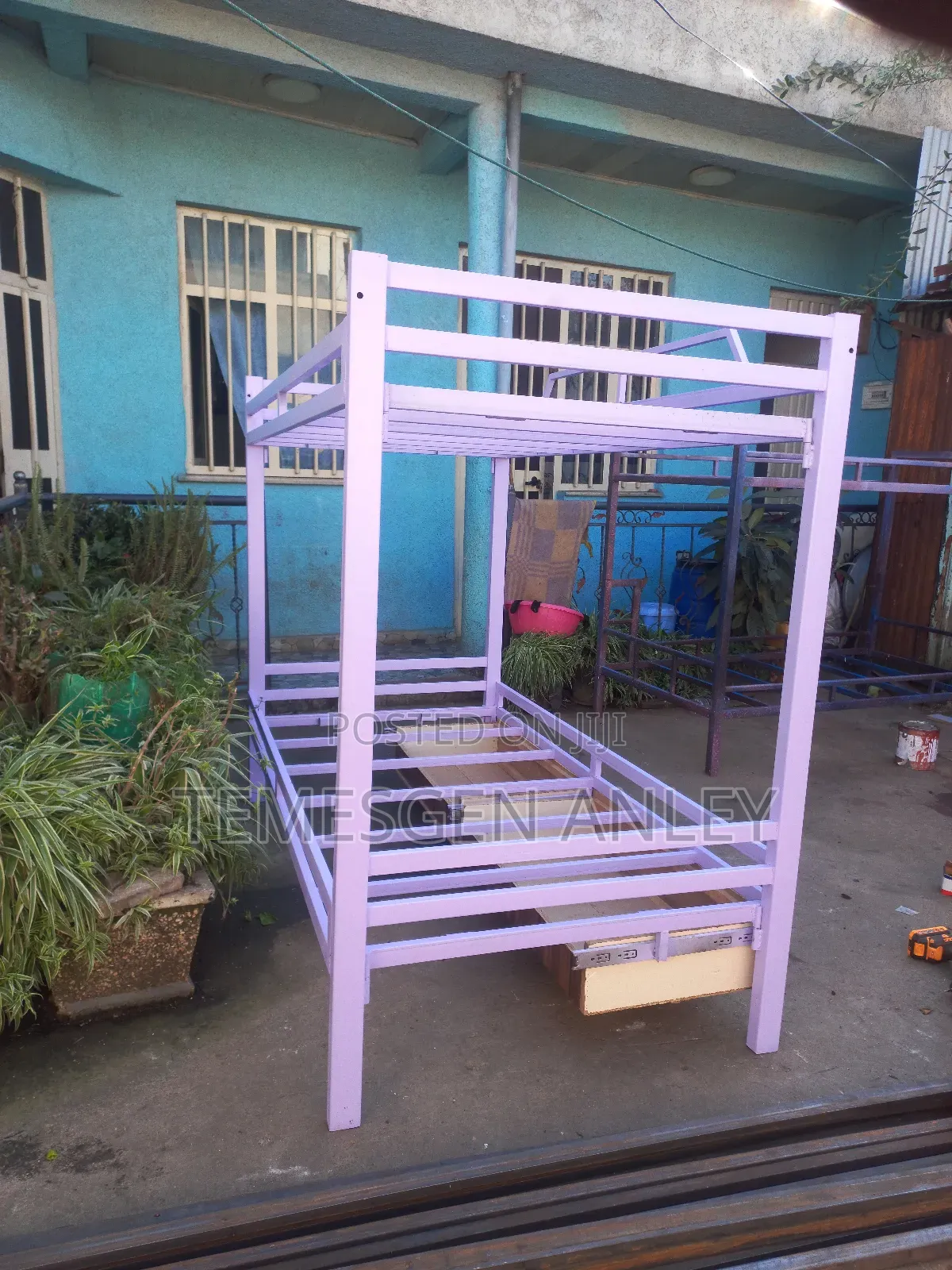 በጣም ዘመናዊ ተደራራቢ አልጋ