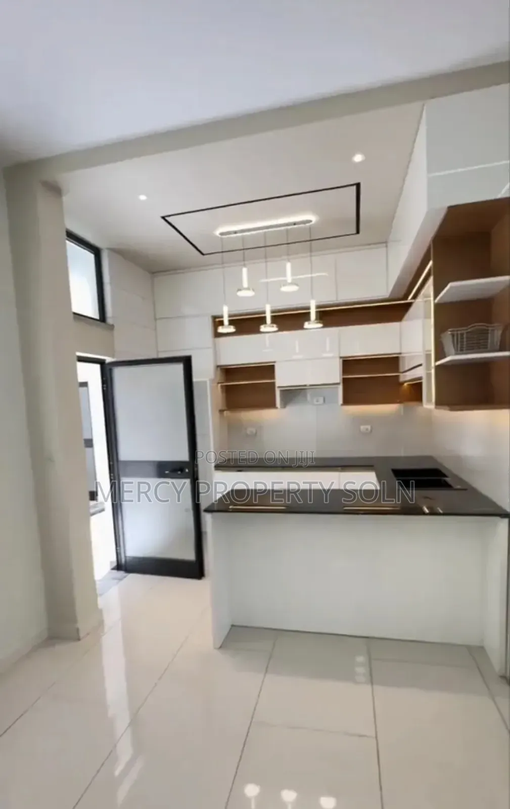 Furnished 8bdrm House in Bole for sale