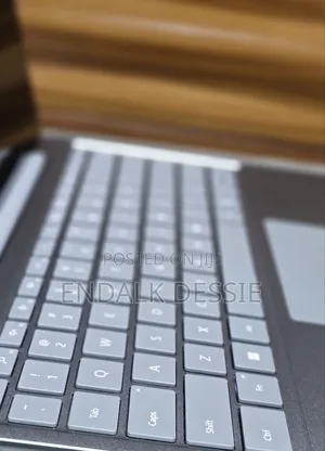 New Laptop Microsoft Surface 8GB Intel Core I5 SSD 256GB