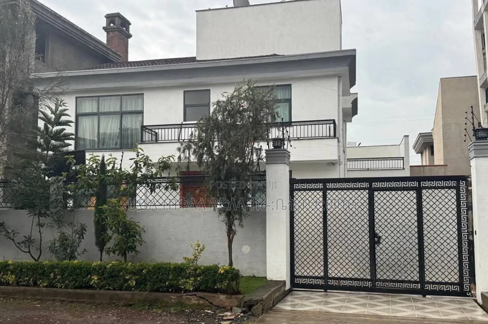 Furnished 7bdrm Townhouse/Terrace in አያት ዞን ኮምፋውንድ ውስጥ, Yeka for sale