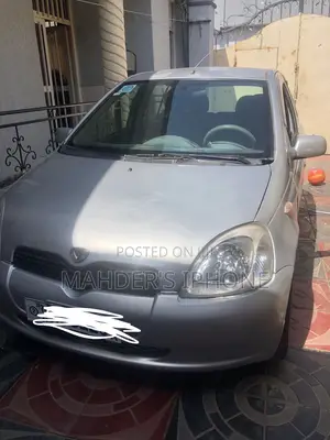 Photo - Toyota Vitz 2001 Silver