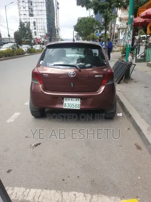 Toyota Yaris Base Hatchback 5dr 2010 Burgundy