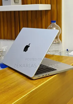 New Laptop Apple MacBook Pro M1 32GB Apple M1 SSD 1T