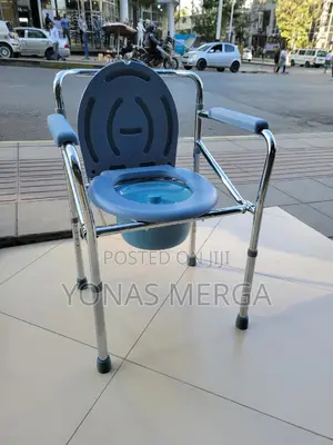 Photo - Toilet Chair巨safety Toilet Frame虯隻large-Capacity Bucket Easy to Remove