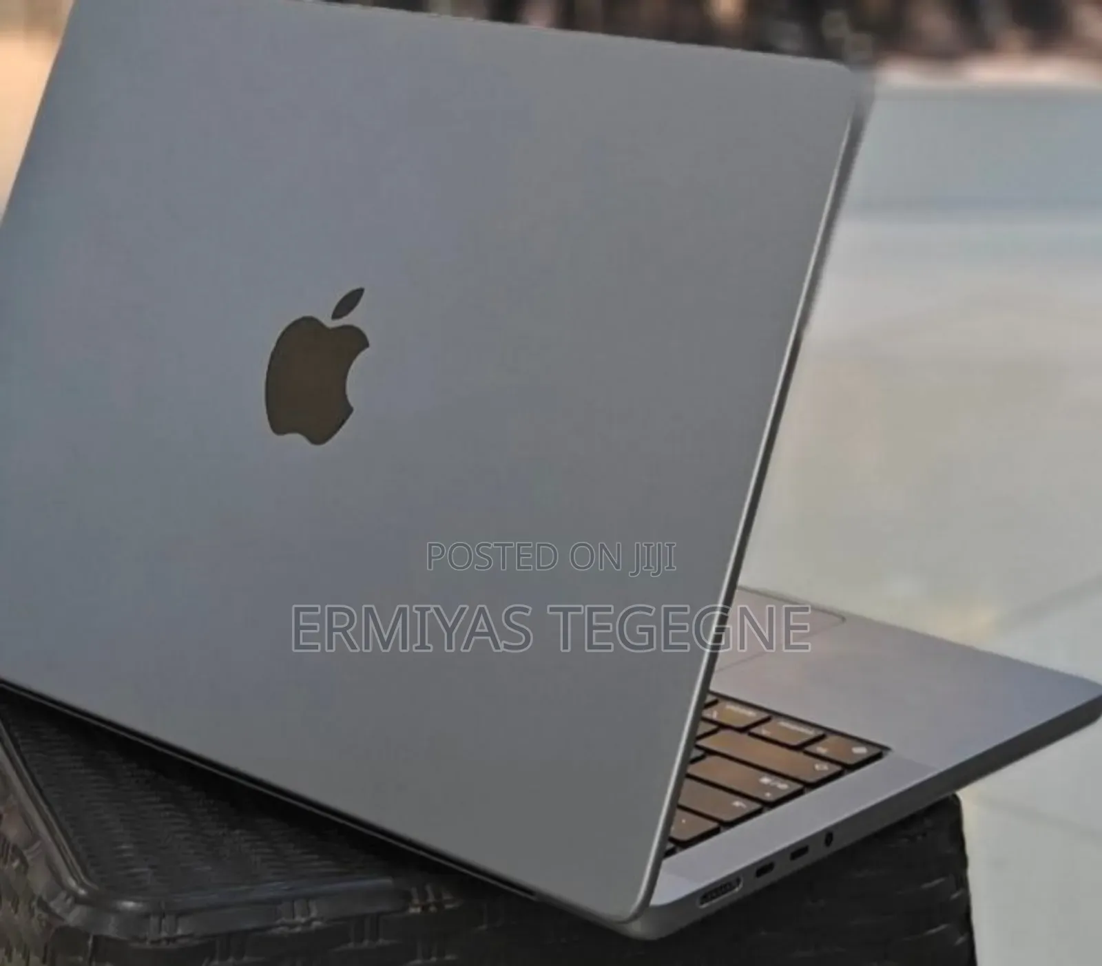 New Laptop Apple MacBook Pro 2023 M3 14-Inch 16GB Intel SSD 256GB