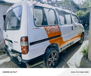 Toyota HiAce 2001 White
