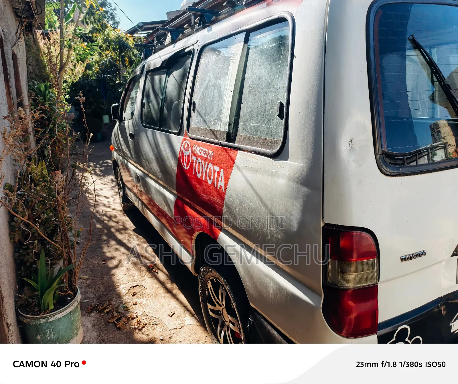 Toyota HiAce 2001 White