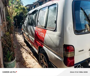 Toyota HiAce 2001 White