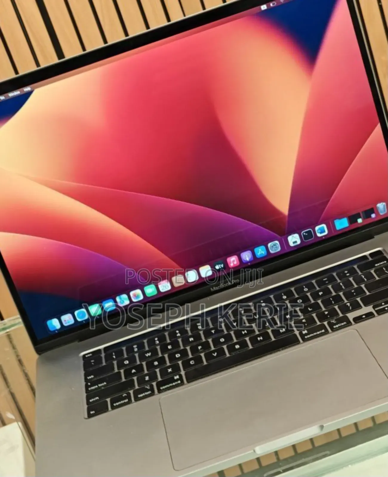 New Laptop Apple MacBook Pro 2019 16GB Intel Core I9 SSD 512GB