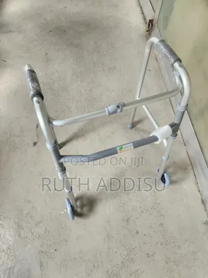 Brand New Rolator Walker朱雀walker老人walker延誤walker建築walker䐭你walker New