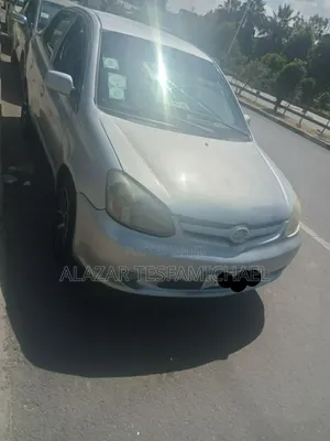 Toyota Platz 2004 Silver