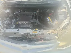 Toyota Platz 2004 Silver