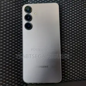 Photo - New Samsung Galaxy S25 256 GB White