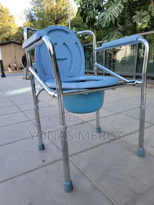 Photo - Commode Chair巨侖toilet Chair, Pot Has Capacity of 3-5 L,Chrome Plated