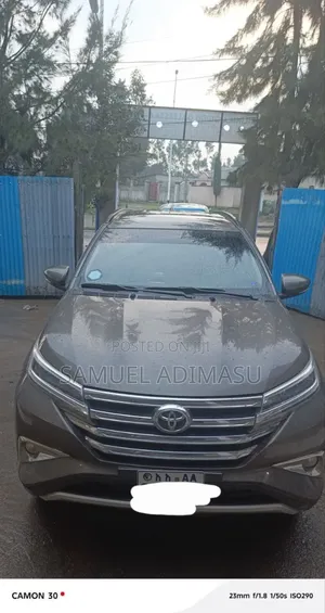 Photo - Toyota Rush 2023 Gray