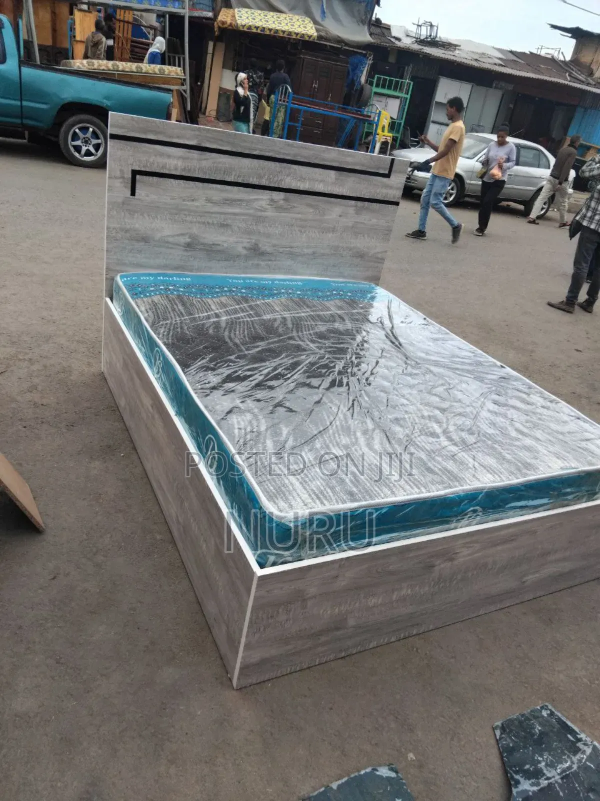 አንድ ሜትር ከሀምሳ አልጋ ከነ ፍራሽ