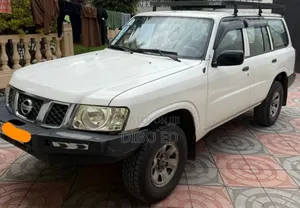 Photo - Nissan Patrol 4.5 2011 White