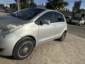 Toyota Yaris 2010 Silver
