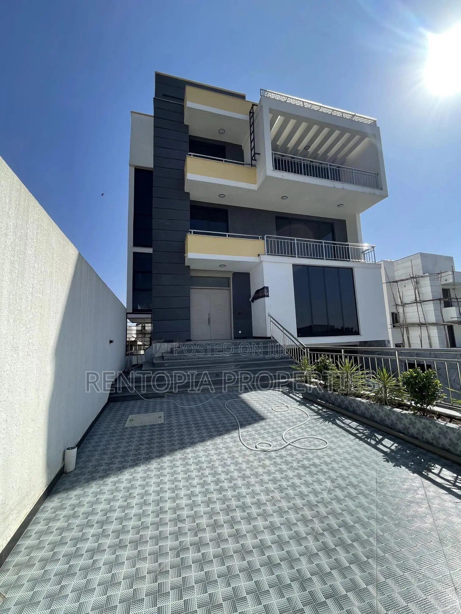 8bdrm Apartment in Bole for rent