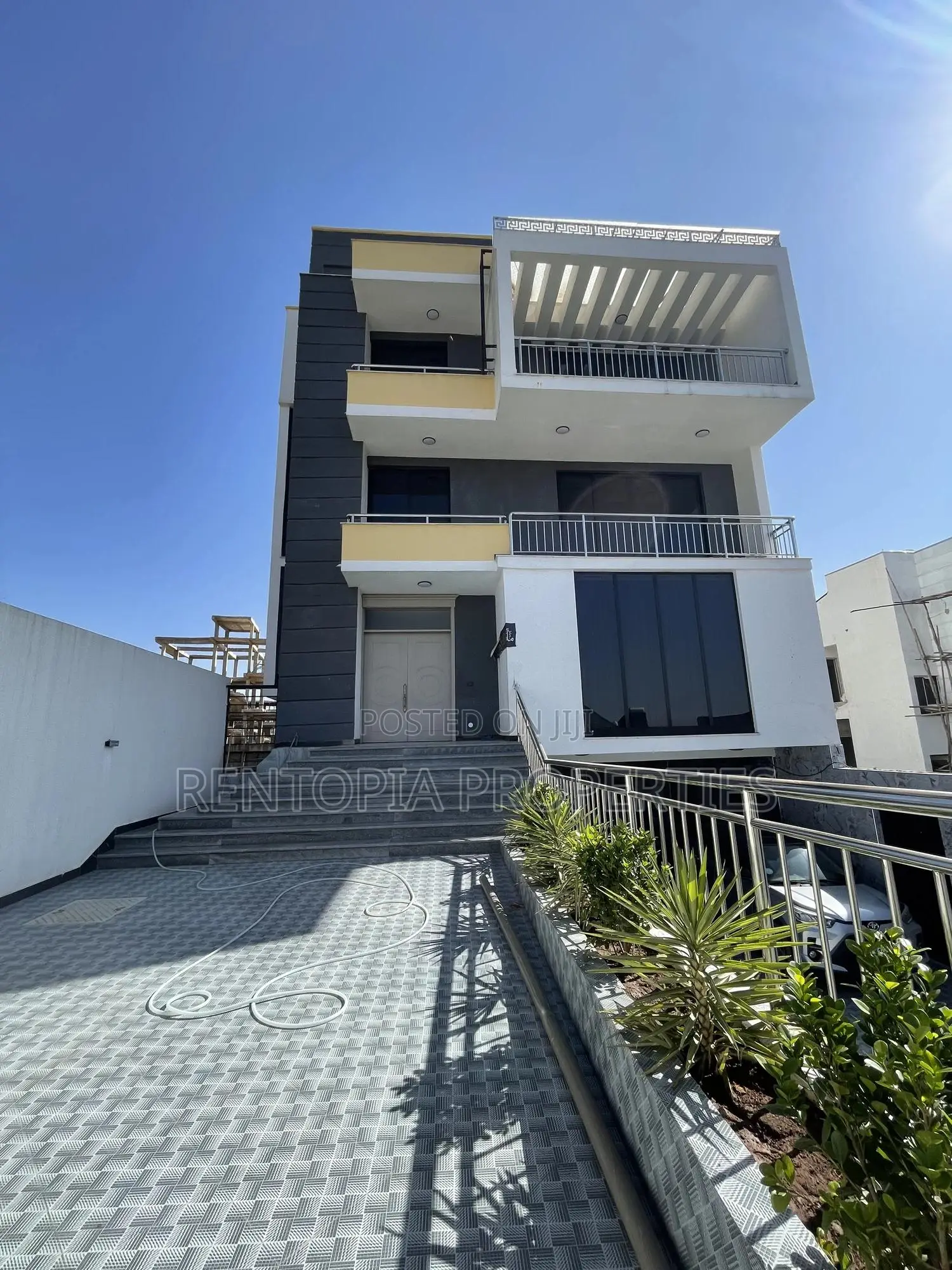 8bdrm Apartment in Bole for rent