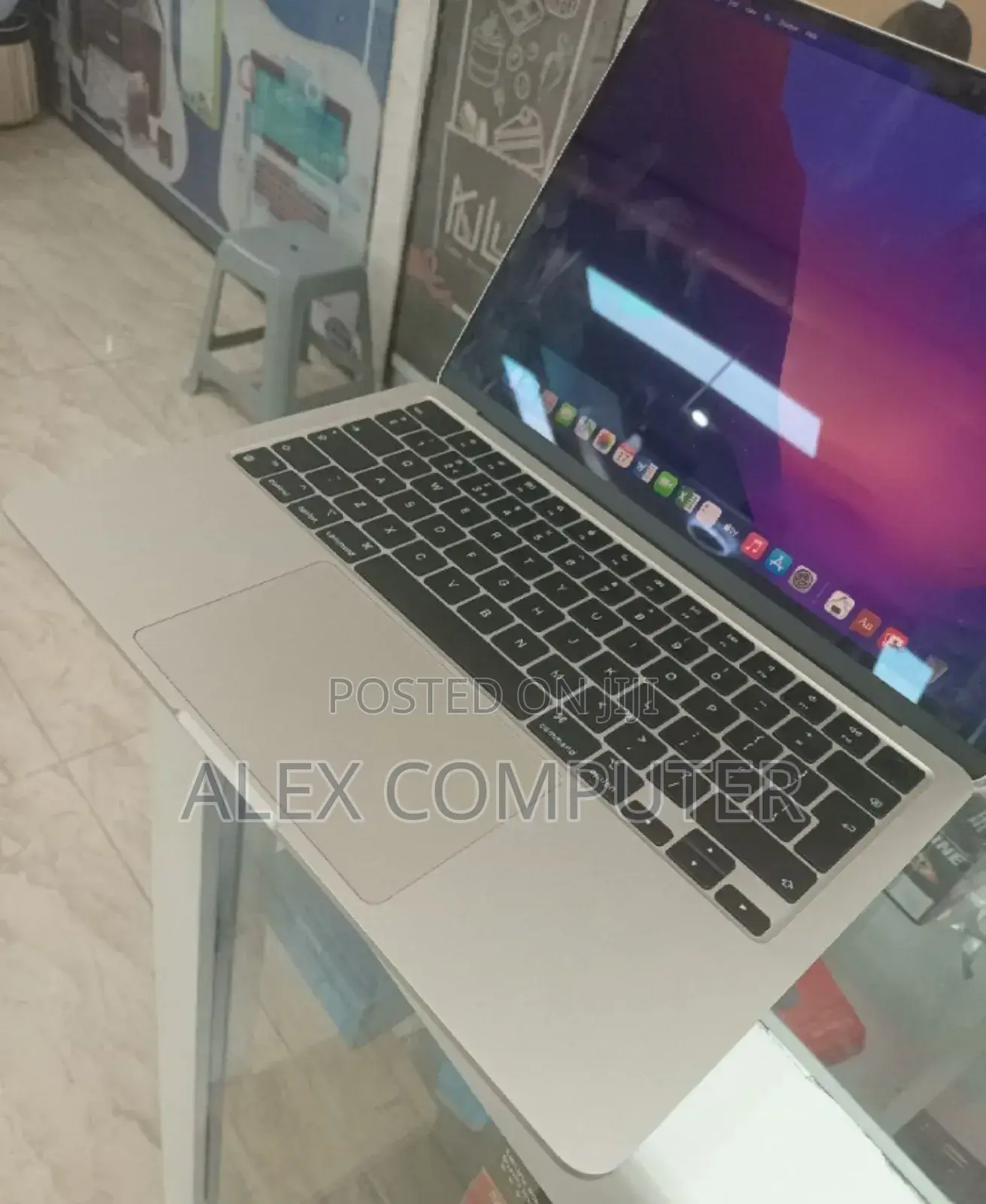 New Laptop Apple MacBook Air 2022 M2 8GB Apple M2 SSD 512GB