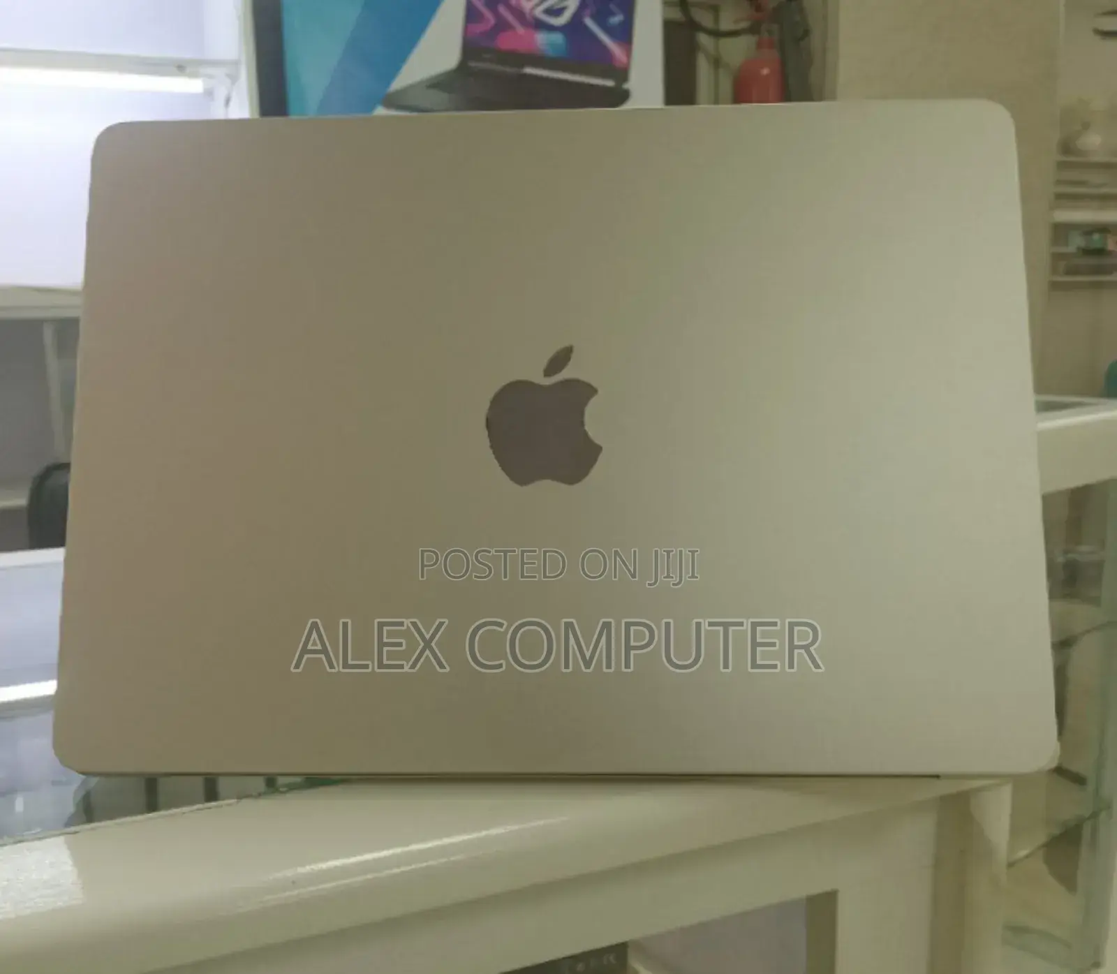 New Laptop Apple MacBook Air 2022 M2 8GB Apple M2 SSD 512GB