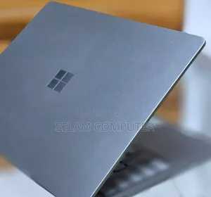 New Laptop Microsoft Surface 8GB Intel Core I5 SSD 256GB