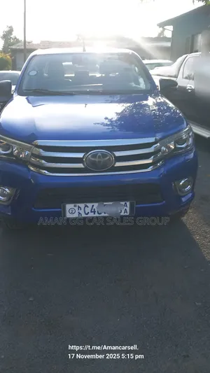 Photo - Toyota Hilux 2018 Blue
