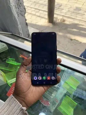 Photo - New Samsung Galaxy S22 5G 128 GB Black