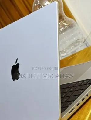 New Laptop Apple MacBook Pro M1 32GB Apple M1 SSD 1T