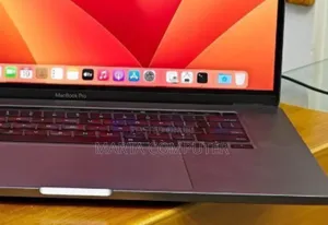 Photo - New Laptop Apple MacBook Pro 2019 32GB Intel Core I9 SSD 1T