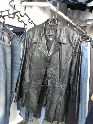 Photo - Women Leather Coat የሴት ሌዘር ኮት Used Like New