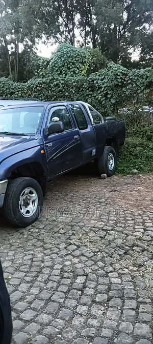 Toyota Hilux 1999 Blue