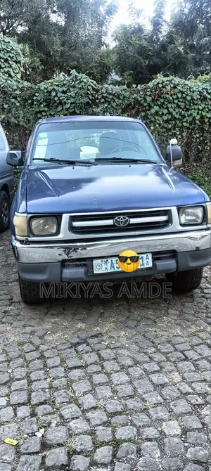 Toyota Hilux 1999 Blue