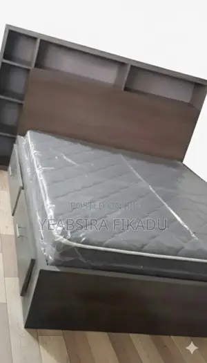 Photo - ዘመናዊ 1.50 አልጋ ከነፍራሹ 4 መሳቢያ ያለው