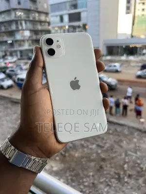 Photo - Apple iPhone 11 64 GB White