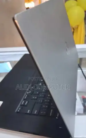 New Laptop Dell 16GB Intel Core I7 SSD 512GB