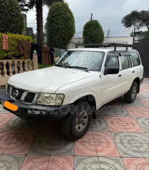Photo - Nissan Patrol 2011 White
