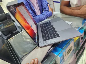 Photo - Laptop Apple MacBook Pro 2017 16GB Intel Core I7 SSD 256GB